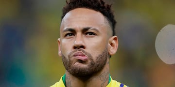 Oscar Ruggeri no tuvo piedad con Neymar.