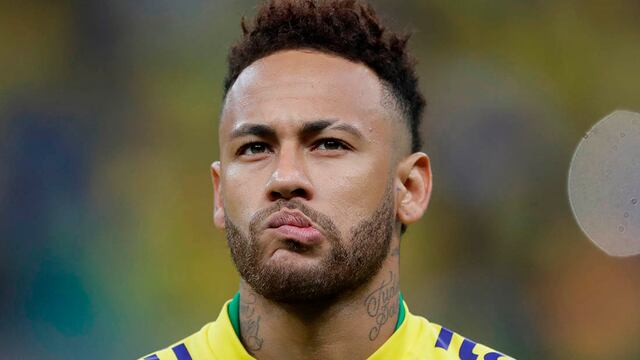 Oscar Ruggeri no tuvo piedad con Neymar.