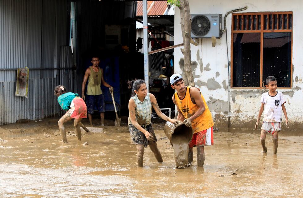 Al menos 113 muertos por las inundaciones en Indonesia y Timor Oriental