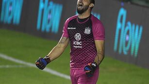 Un especialista. Marcos Díaz demostró en Talleres su fama de atajador de penales (Fotobaires/Archivo)