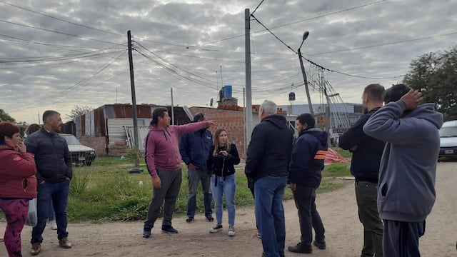 Funcionarios del Ejecutivo recorrieron el sector y prometieron obras