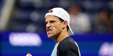 Diego Schwartzman celebra el trabajado triunfo ante Kevin Anderson, para clasificar a la tercera ronda del US Open 2021.
