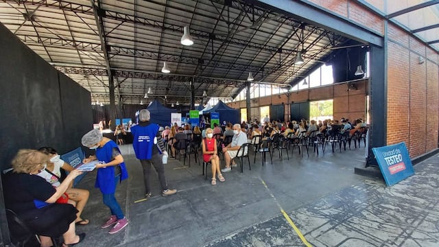 Frente al Parque Nacional a la Bandera empezaron a formarse largas colas desde los días previos a Navidad.