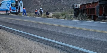 Volcó un camión en la Ruta 7 y hubo dos heridos.