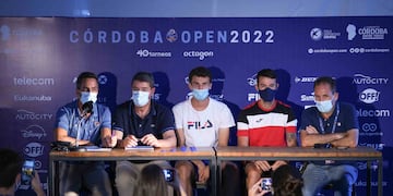 "Juanma" Cerúndulo (al medio), no podrá defender el título en el ATP (Prensa Córdoba Open).
