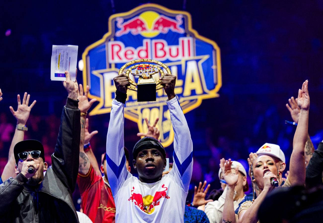 Quién es Fat N: El freestyler colombiano de 19 años que se consagró Campeón de Campeones por los 20 años de Red Bull Batalla