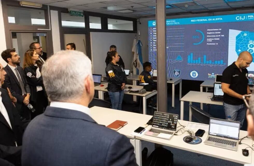 Desbaratan una red de producción de material pornográfico infantil: 62 allanamientos y 13 detenidos