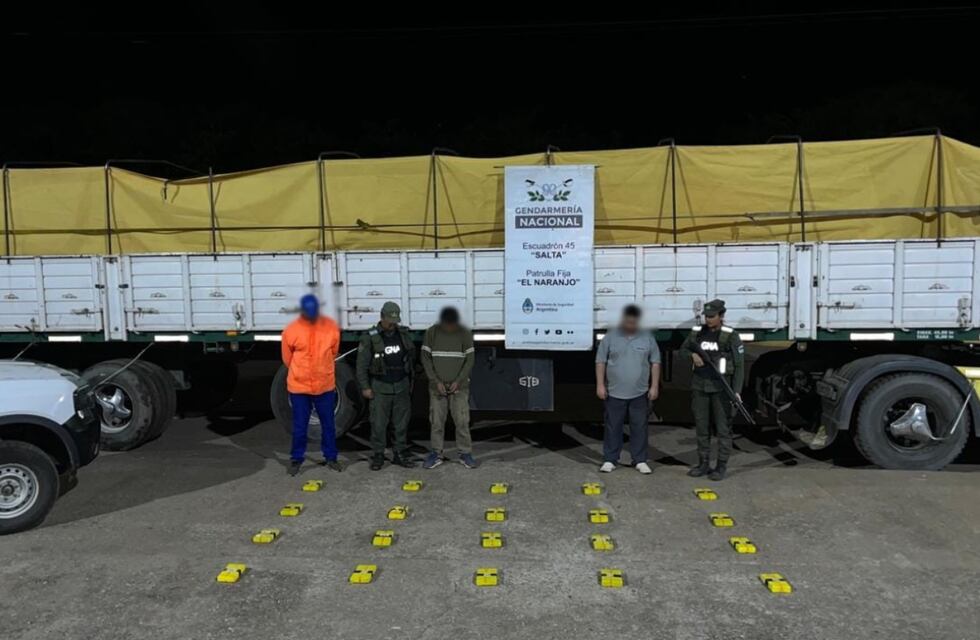 Escondida en un camión de soja: hallaron más de 20 kilos de cocaína que viajaban a Rosario