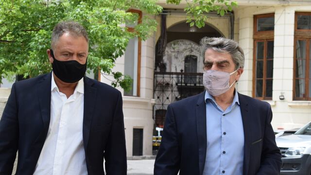 El senador provincial Armando Traferri (derecha) rechazó las acusaciones en su contra por corrupción. (@senadosantafe)