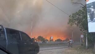 El incendio visto desde la ruta nacional 20, camino a Villa Carlos Paz (Captura).
