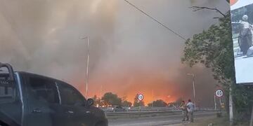 El incendio visto desde la ruta nacional 20, camino a Villa Carlos Paz (Captura).
