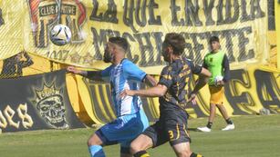 De visitante en Santiago del Estero, Gimnasia y Esgrima de Jujuy logró un empate que le permite seguir peleando palmo a palmo en la cabeza la tabla de posiciones.