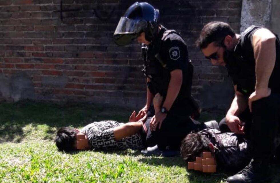 Detuvieron a dos jóvenes por ingresar a diferentes casas