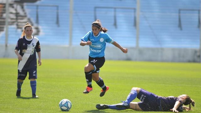 Pepa Gómez a pura gambeta en el Gigante de Alberdi. (José Hernánez / La Voz)