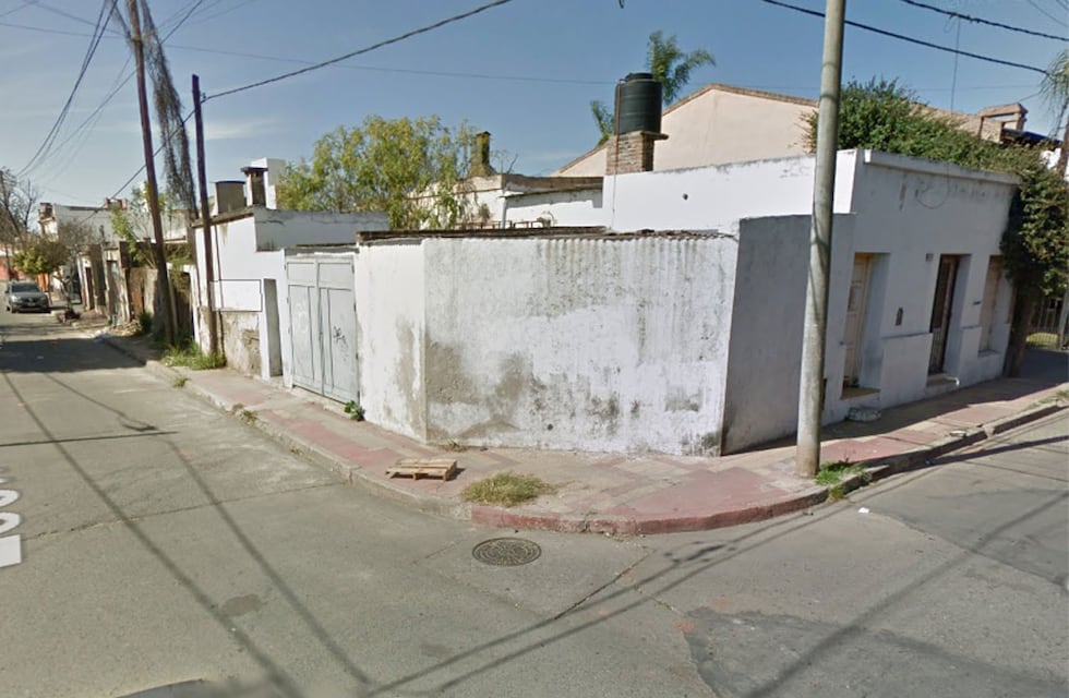 Le clavó un tenedor y lo mató al advertir que le robaba, en barrio Maipú