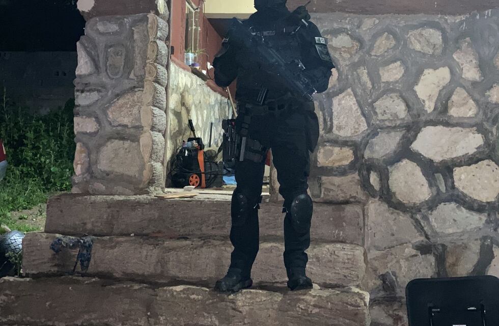 Un hombre, su hija y su pareja se turnaban para atender “kioscos de droga 24 hs.” en Huerta Grande