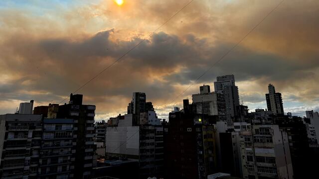 El humo invadió Rosario y dificulta la respiración.