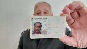 Vecino de barrio General Bustos, Carlos es homónimo del exjugador ídolo de Boca.