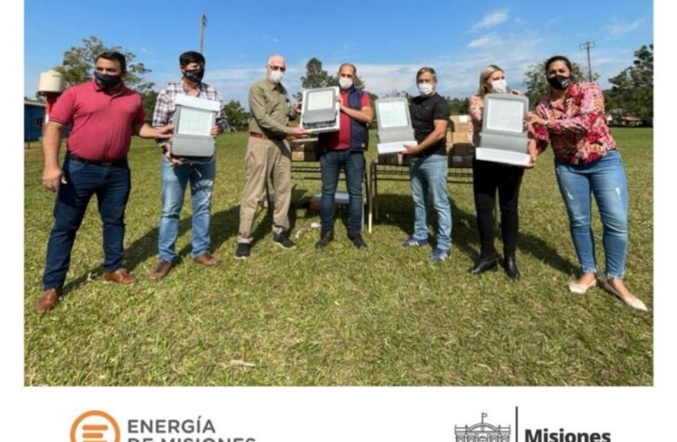 El Soberbio: se hizo entrega de Luminaria LED