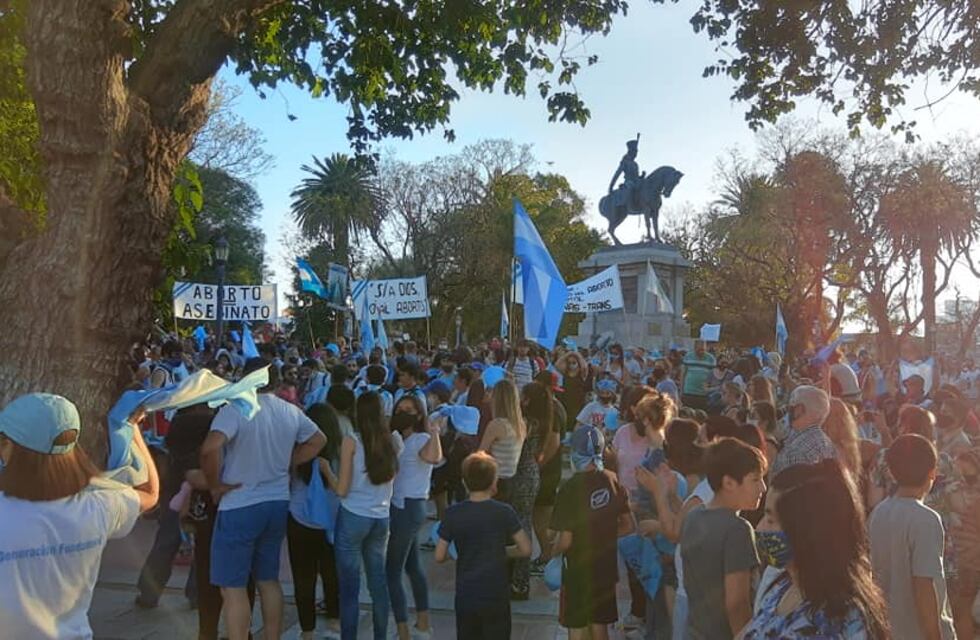 San Luis y Villa Mercedes se tiñeron de celeste en favor de las dos vidas