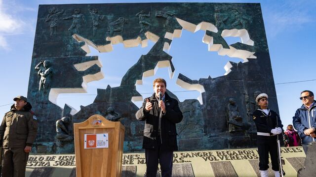 Acto oficial en conmemoración del Día del Veterano y de los Caídos en la Guerra de Malvinas.