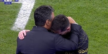 El momento más esperado: el afectuoso abrazo entre Marcelo Gallardo y Lionel Messi.