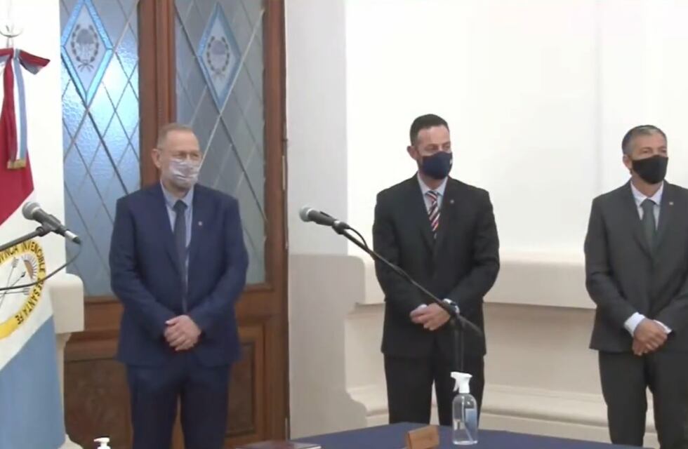 Los nuevos ministros del Gobierno de Santa Fe juraron ante Omar Perotti
