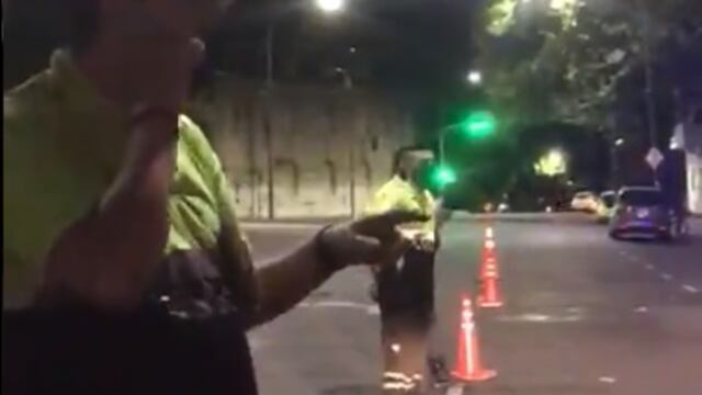 Nahuel González Canosa no dudó en utilizar el lenguaje de señas que había aprendido.