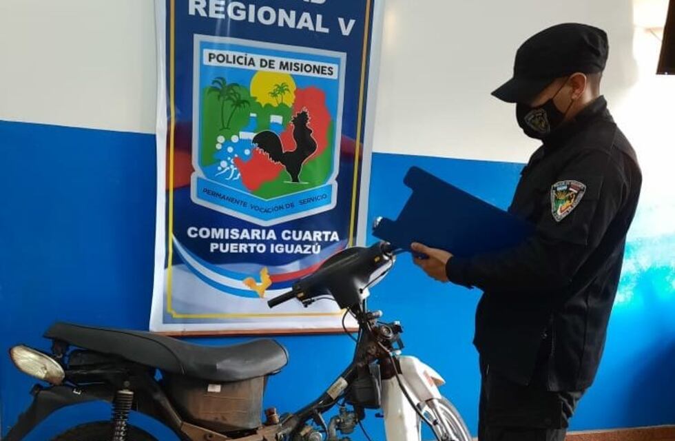 Acudió a la policía a corroborar la procedencia de una moto y resultó ser robada