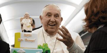 Festejó su cumpleaños en el avión.