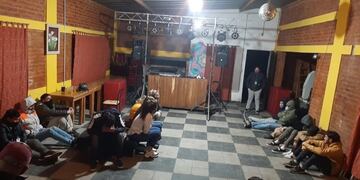 Los jóvenes, todos mayores de edad, fueron demorados y sumariados por integrantes de la Brigada Covid de la Policía de San Luis. Gentileza