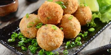 receta albóndigas de merluza rellenas de muzzarella.