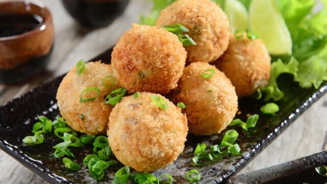 receta  albóndigas de merluza rellenas de muzzarella.