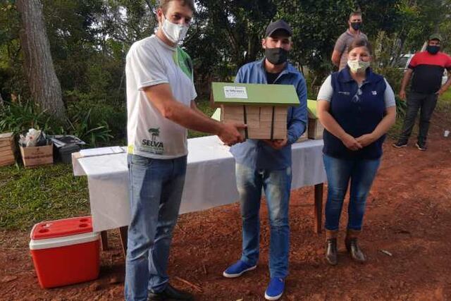 Capacitan a productores de Campo Grande sobre uso sustentable de la miel de Yateí