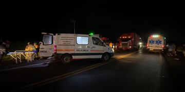 Una adolescente murió tras un choque entre un camión y un auto en Córdoba.