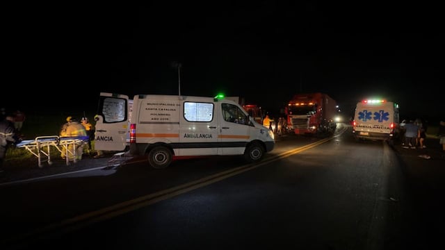 Una adolescente murió tras un choque entre un camión y un auto en Córdoba.