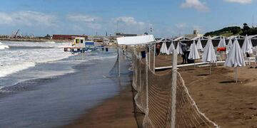 Vecinos reclaman que concesionarios de balnearios no dejan sector libre de playas