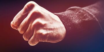 La víctima de 19 años se estuvo que esconder en el baño de su casa por el feroz ataque de este hombre, que estaba en estado de ebriedad.