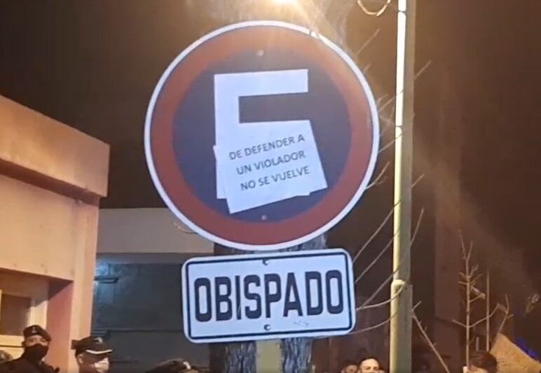 Nueva marcha en Rafaela pidiendo Justicia por el abuso sexual en el Colegio San José