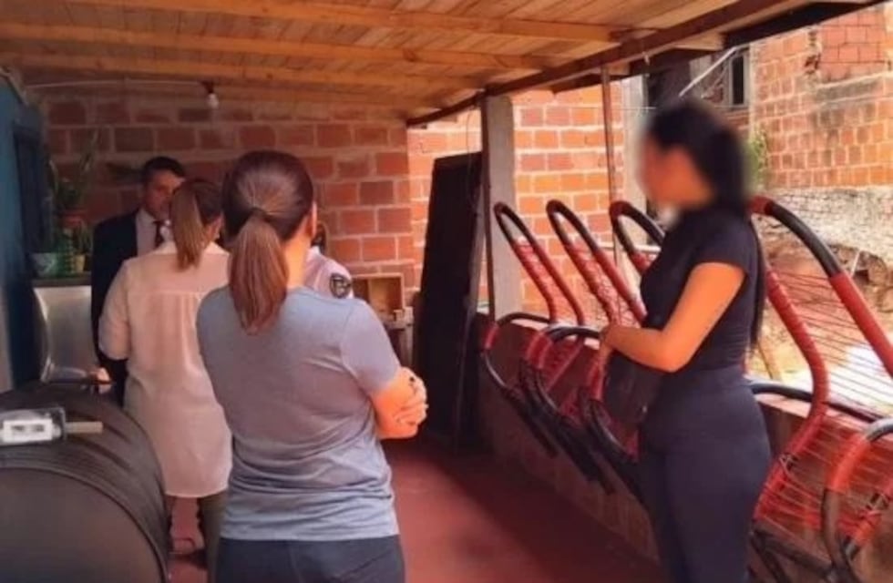 Detienen a una pareja en Posadas por presunta corrupción de menores tras una alerta internacional