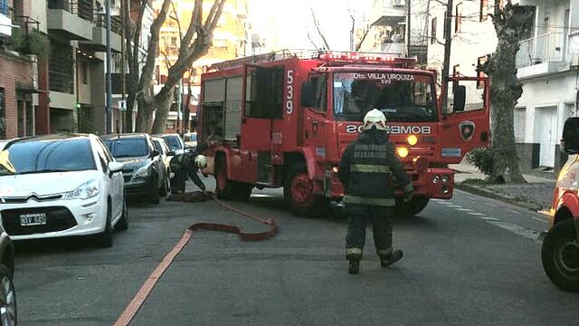 Los bomberos controlaron el fuego en Belgrano.