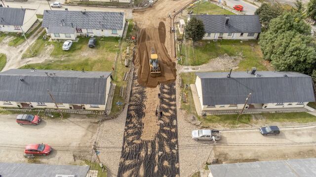 Plan de obras que lleva adelante la Municipalidad de Ushuaia, continúan los trabajos en la calle Cabo Grananniello, del Barrio Brown.