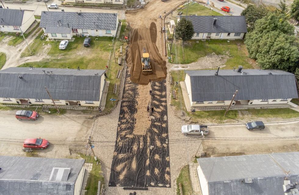 Trabajo de suelo en la obra de calle Grananniello del histórico Bº Brown en Ushuaia