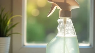 Para qué sirve mezclar vinagre con jabón líquido: qué beneficios trae y por qué recomiendan hacerlo