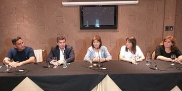 Patricia Bullrich junto a Marcelo Orrego y los candidatos de Juntos por el Cambio San Juan en una conferencia de prensa.