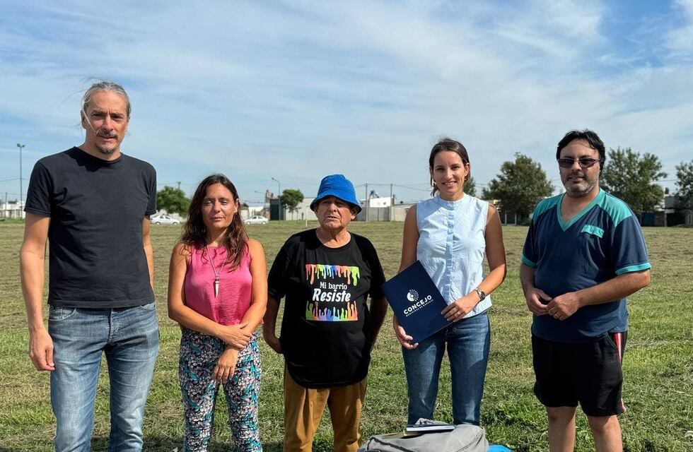 Concejales del PJ estuvieron en el Barrio Mora para dialogar con los vecinos sobre la futura escuela
