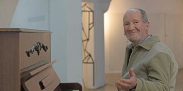 El pianista rosarino: la historia de un hombre que vive en situación vulnerable y es un profesional de la música