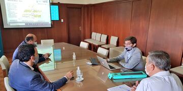 El ministro Enrique Vaquié recibió al intendente García Zalazar y e funcionarios del IDITS para avanzar en las tratativas para ampliar el Parque Tecnológico. Gentileza Gobierno de Mendoza