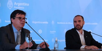 Anuncio. Claudio Moroni, ministro de Trabajo, y Martín Guzmán, ministro de Economía, hicieron ayer un anuncio dirigido a monotributistas y trabajadores informales. (Télam)