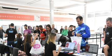 Entregaron kits para los 21 k